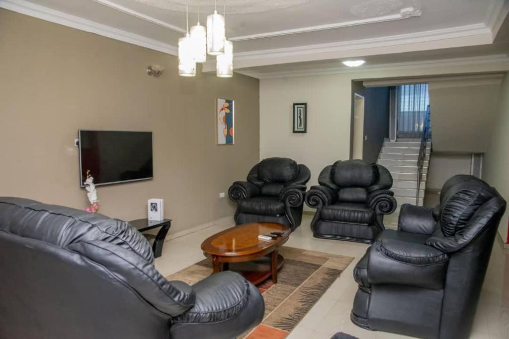 Royal Suites Apartments ルサカ エクステリア 写真