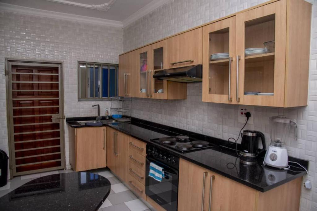 Royal Suites Apartments ルサカ エクステリア 写真