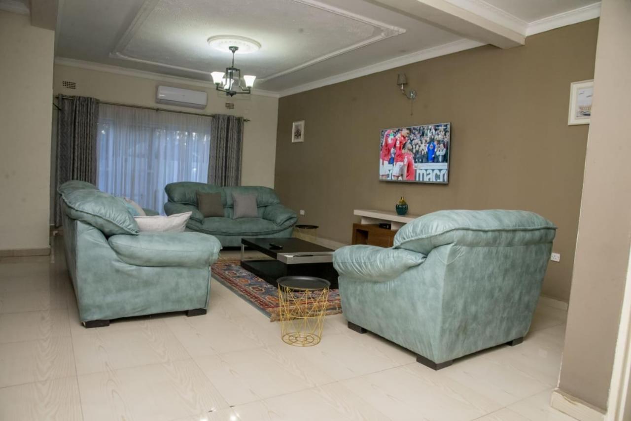 Royal Suites Apartments ルサカ エクステリア 写真
