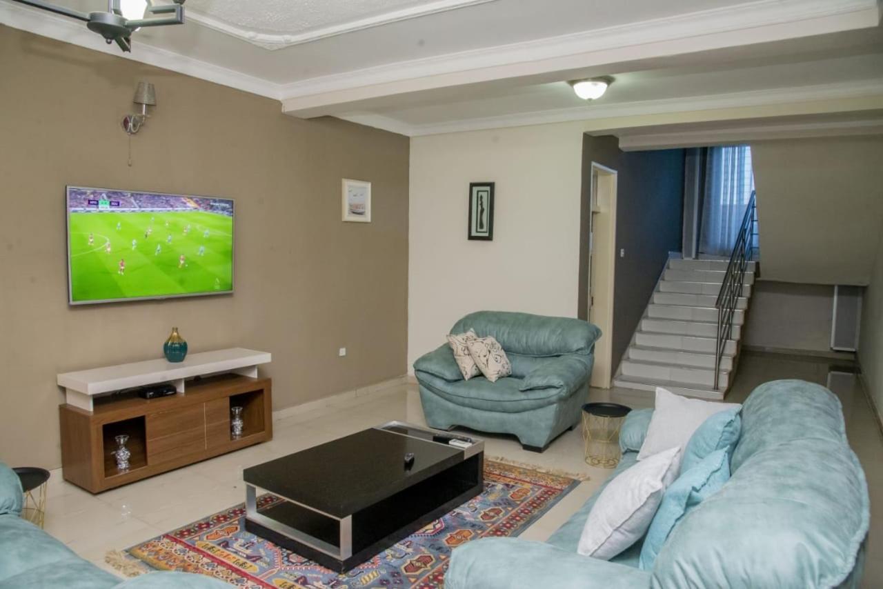 Royal Suites Apartments ルサカ エクステリア 写真